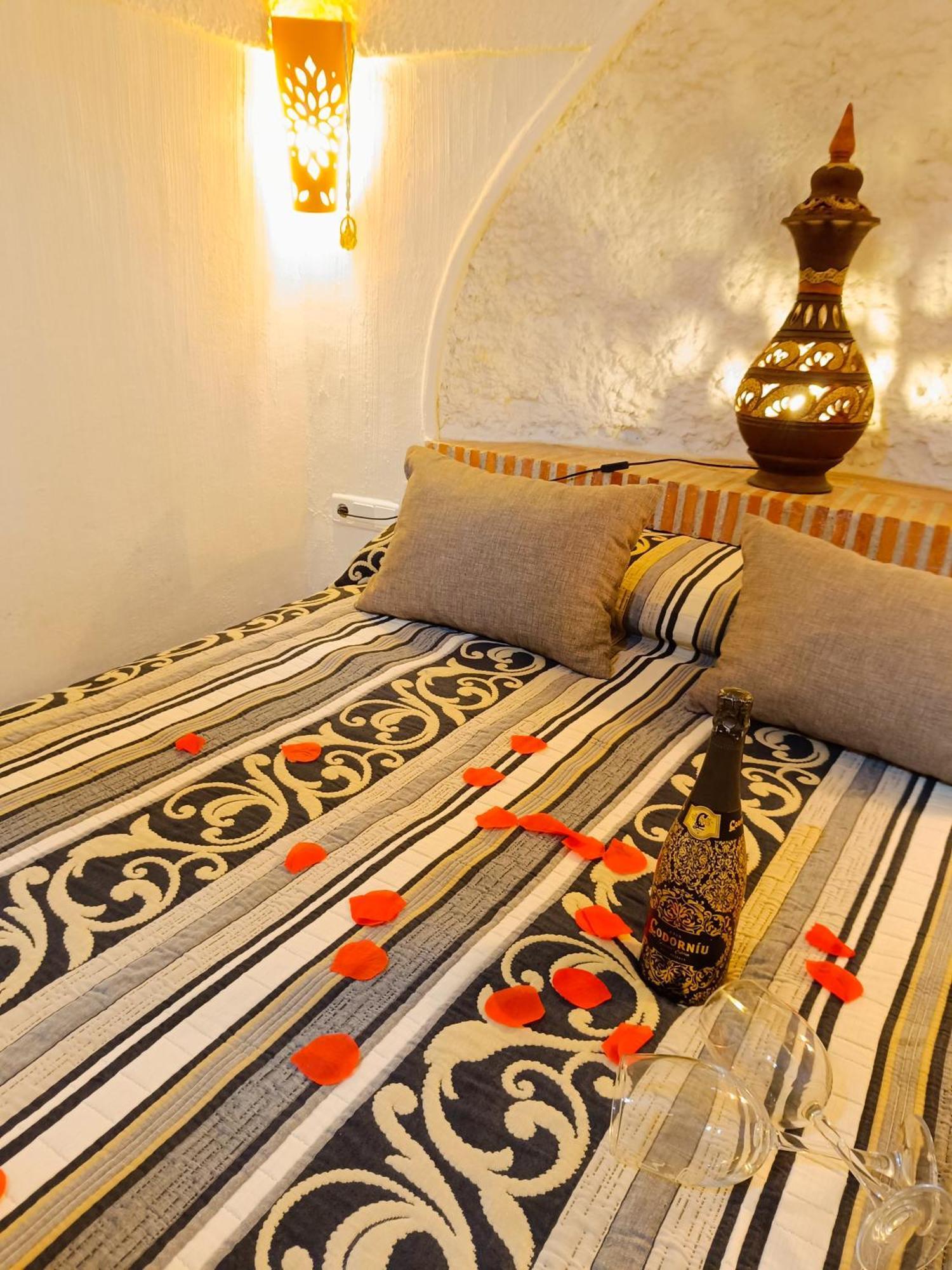 Casa Cueva The Exclusive Royal Andalusian Cave Villa Alcudia de Guadix Exteriör bild
